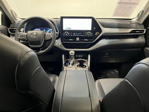 Used 2024 Toyota Highlander Limited AWD/4WD image 17