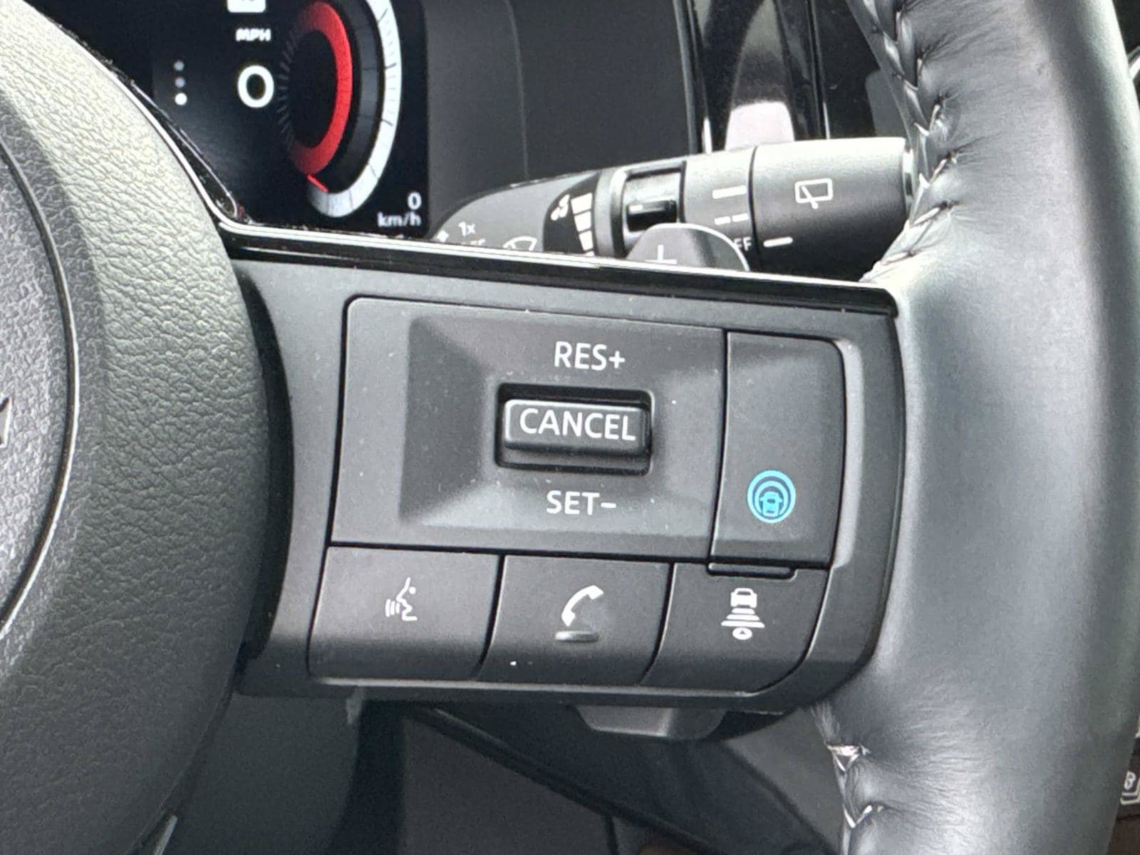 Used 2024 Nissan Pathfinder Platinum AWD/4WD image 37