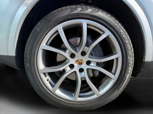 Used 2019 Porsche Cayenne AWD/4WD image 9