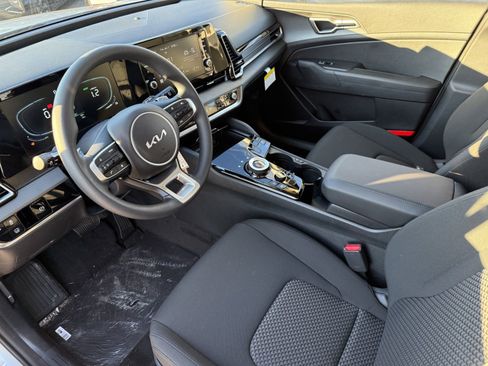 New 2025 Kia Sportage LX image 6
