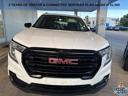 Used 2022 GMC Terrain SLT w/ Infotainment Package II AWD/4WD image 3