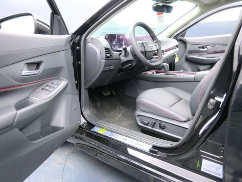 New 2026 Nissan Sentra SR w/ SR Premium Package FWD image 12