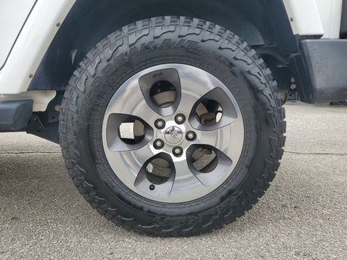 Certified 2017 Jeep Wrangler Unlimited Sahara w/ Connectivity Group AWD/4WD image 9