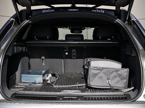 New 2026 Land Rover Range Rover Velar Dynamic SE image 36