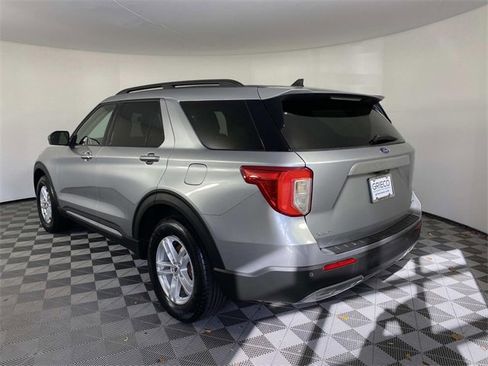 Used 2022 Ford Explorer XLT w/ Equipment Group 202A image 9