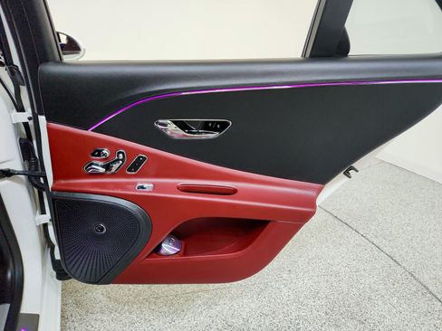 Used 2023 Bentley Flying Spur V8 image 41