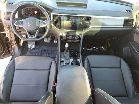 Used 2022 Volkswagen Atlas SEL R-Line image 9