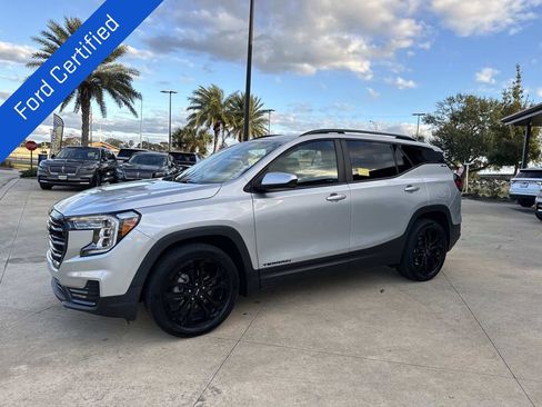 Used 2022 GMC Terrain SLE w/ Elevation Edition image 4