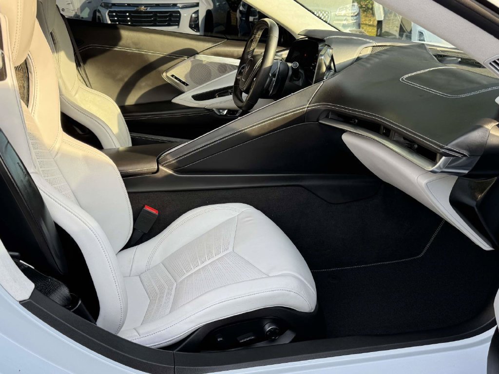 Used 2022 Chevrolet Corvette Stingray Premium Conv w/ Z51 Performance Package RWD image 17