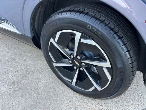 Used 2025 Chevrolet Equinox EV LT w/ Convenience Package image 10