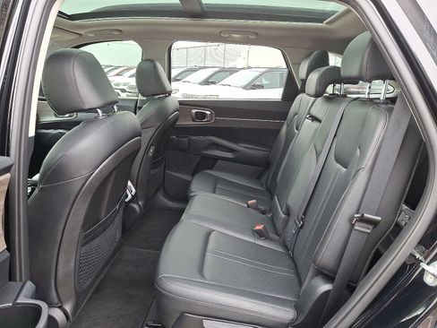 Used 2023 Kia Sorento S w/ Panoramic Sunroof Package image 11
