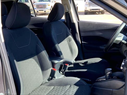 Used 2022 Nissan Kicks S image 9