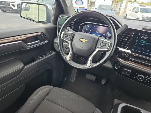 Used 2025 Chevrolet Silverado 1500 LT image 9