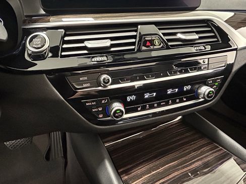 Used 2023 BMW 530e xDrive w/ Premium Package image 21