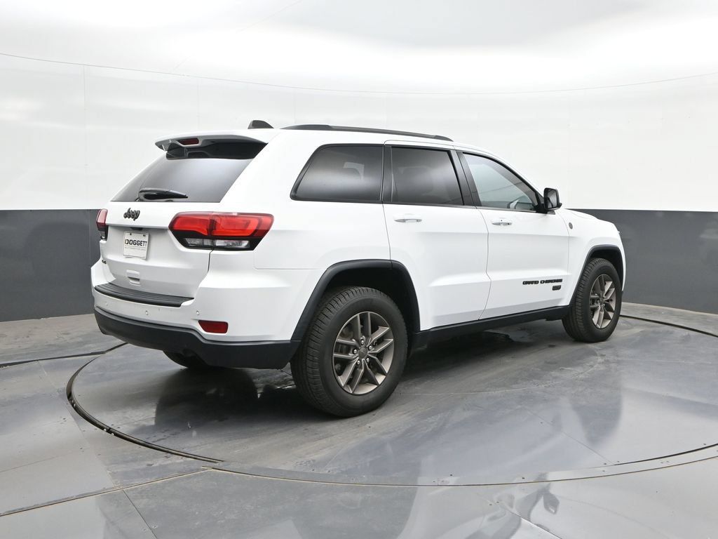 Used 2016 Jeep Grand Cherokee Laredo 75th Anniversary AWD/4WD image 11