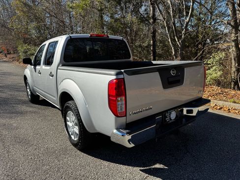 Used 2016 Nissan Frontier SV image 5