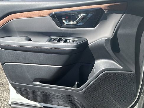 Used 2025 Subaru Forester Sport image 14