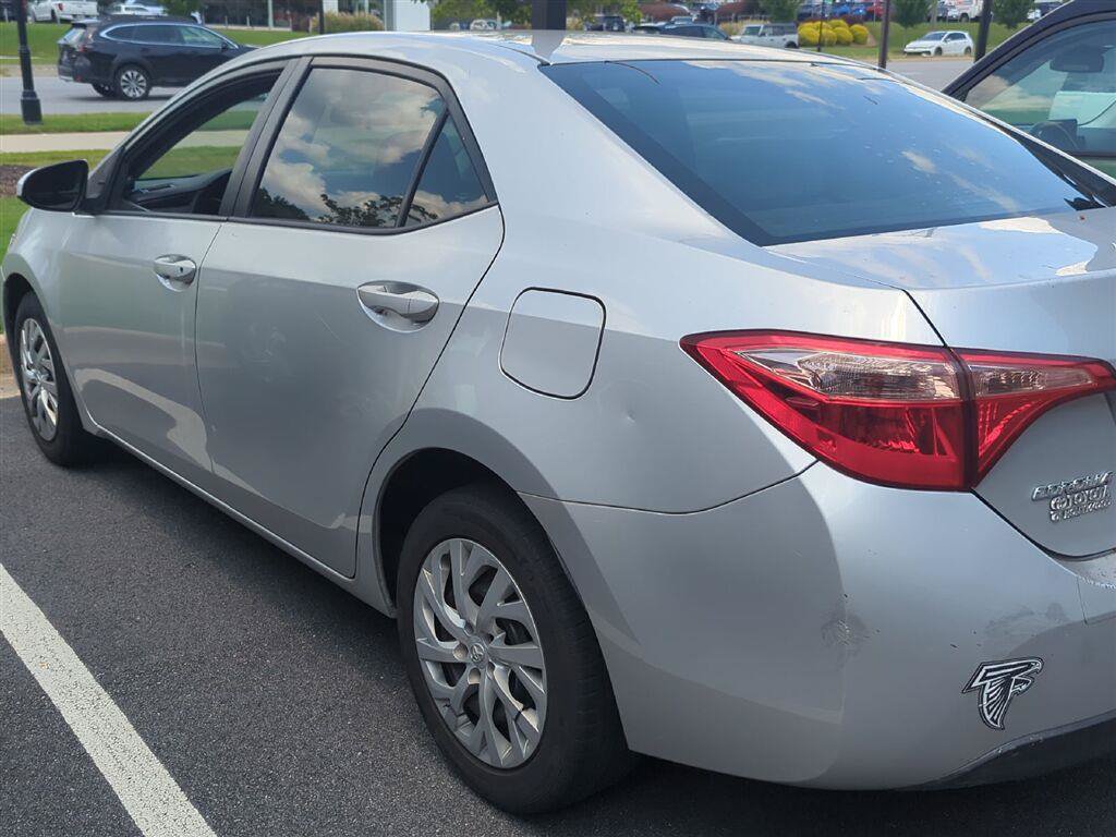 Used 2017 Toyota Corolla LE FWD image 3