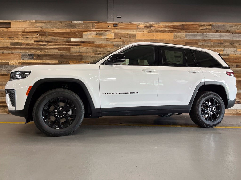 New 2026 Jeep Grand Cherokee Altitude AWD/4WD image 46