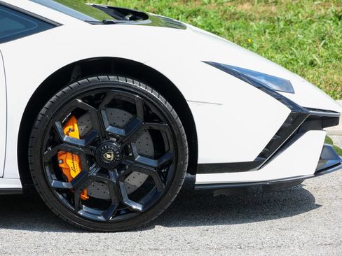 Used 2024 Lamborghini Huracan Tecnica RWD image 37