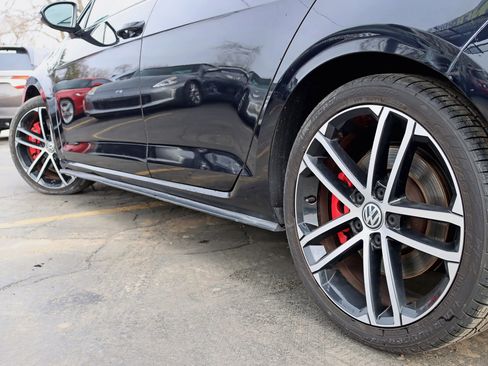 Used 2017 Volkswagen GTI Sport image 15