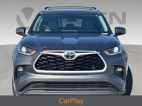 Used 2021 Toyota Highlander XLE AWD/4WD image 3