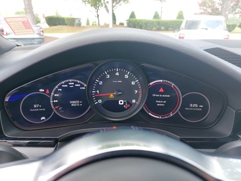 Used 2020 Porsche Cayenne AWD/4WD image 18