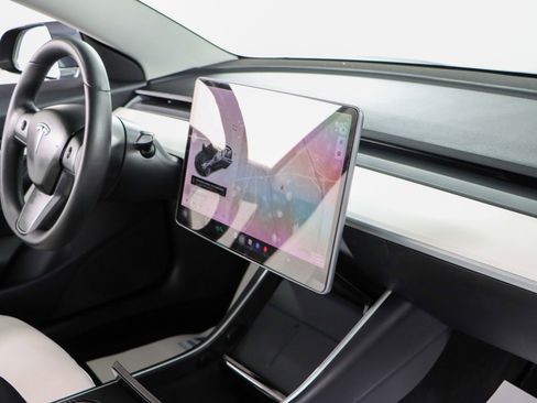 Used 2020 Tesla Model 3 Performance image 23