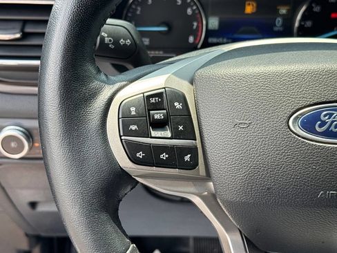 Used 2022 Ford Explorer Limited w/ Equipment Group 301A AWD/4WD image 16