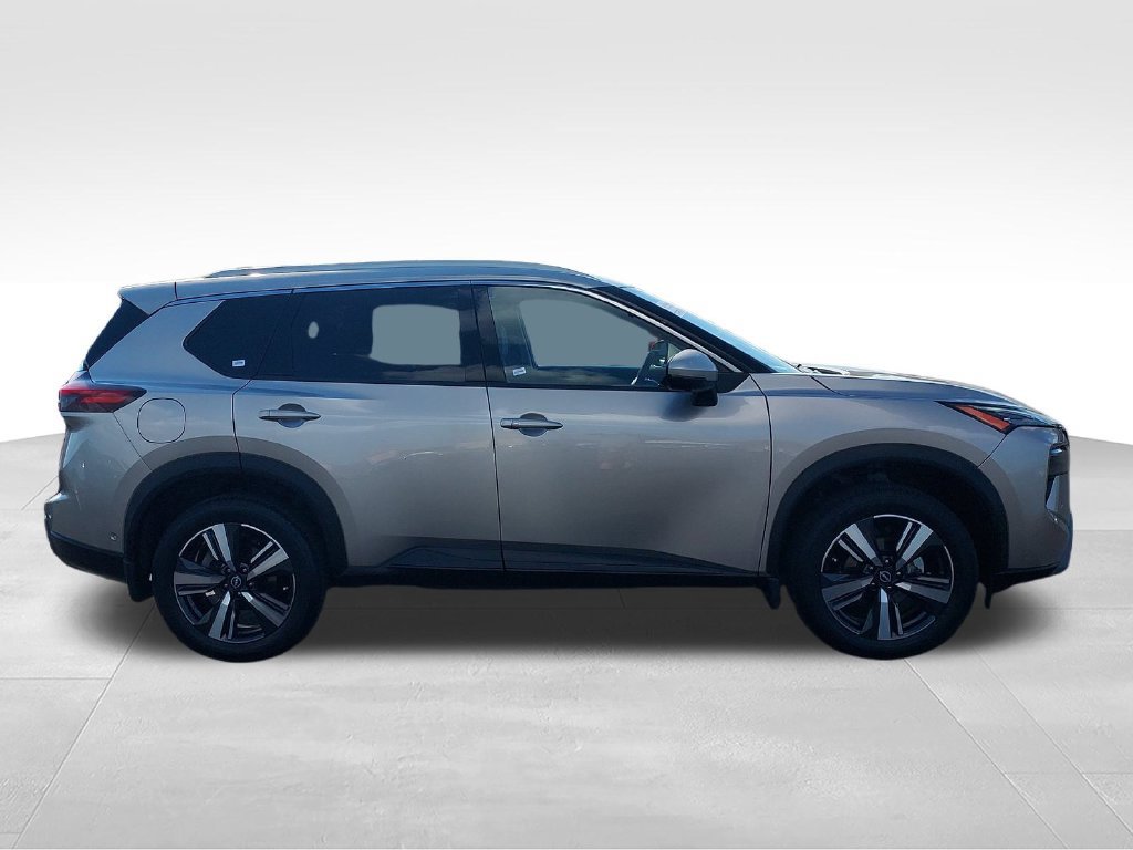 Certified 2025 Nissan Rogue SL FWD image 6