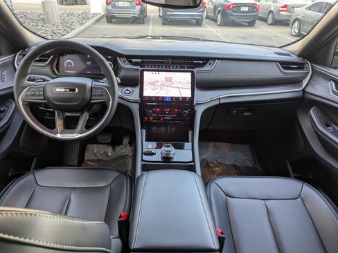 Used 2024 Jeep Grand Cherokee Limited w/ Black Appearance Package image 26