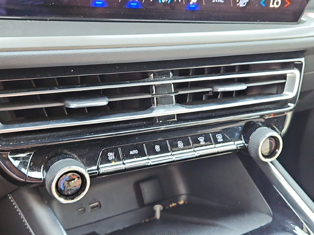 Used 2026 Chevrolet Traverse LT FWD image 33