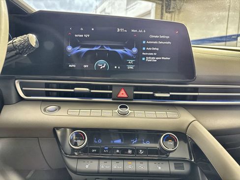 Certified 2025 Hyundai Elantra SEL w/ Cargo Package FWD image 17