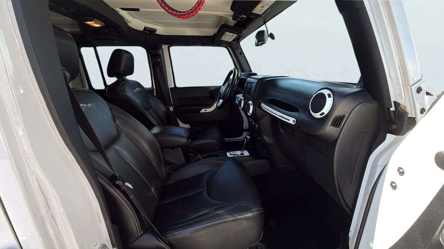 Used 2014 Jeep Wrangler Unlimited Sahara AWD/4WD image 13