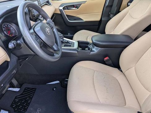Used 2021 Toyota RAV4 XLE image 15