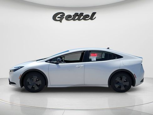 New 2026 Toyota Prius Plug-In Hybrid FWD image 7