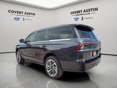 Used 2025 Lincoln Navigator Reserve AWD/4WD image 3
