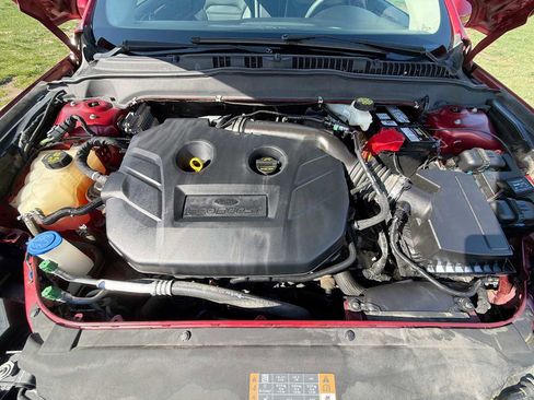 Used 2017 Ford Fusion SE w/ Fusion SE Technology Package image 11