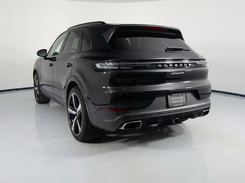 Used 2025 Porsche Cayenne image 3