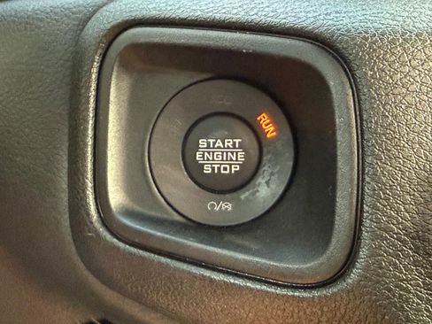 Used 2025 Jeep Gladiator Sport AWD/4WD image 16