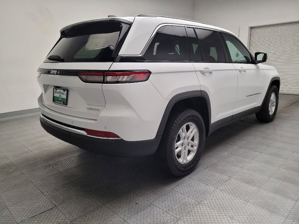 Used 2023 Jeep Grand Cherokee Laredo RWD image 9
