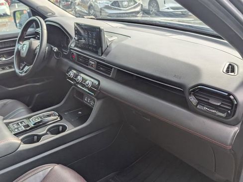 Used 2025 Honda Pilot Black Edition image 18