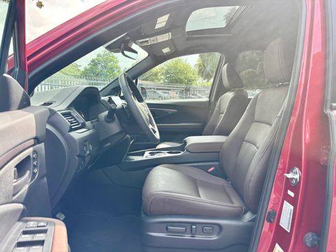 Used 2025 Honda Passport EX-L image 9