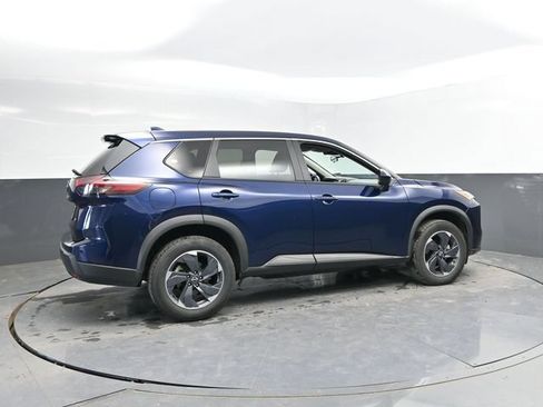 Used 2024 Nissan Rogue SV FWD image 2