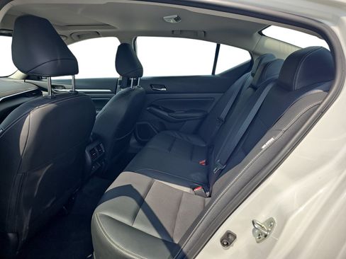 Used 2025 Nissan Altima 2.5 SL FWD image 11