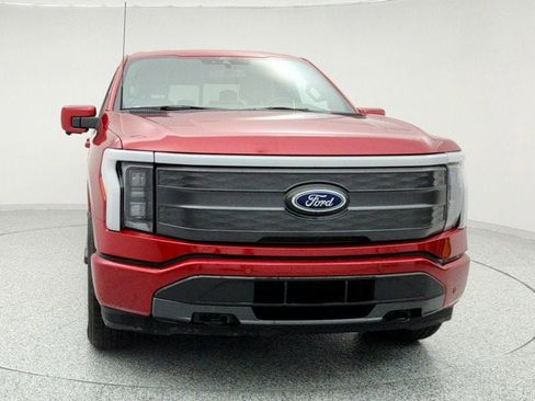 Used 2022 Ford F150 Lightning Lariat image 2