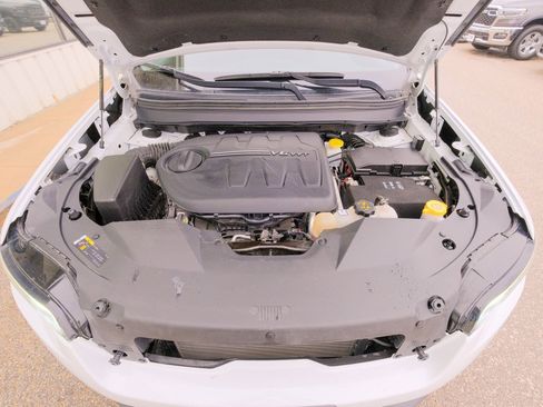 Used 2022 Jeep Cherokee Latitude Lux w/ Sun & Sound Group image 39