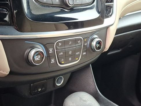 Certified 2023 Chevrolet Traverse LS FWD image 17