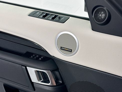 Certified 2023 Land Rover Discovery S R-Dynamic AWD/4WD image 17