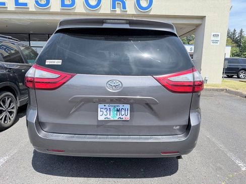 Used 2015 Toyota Sienna LE FWD image 6